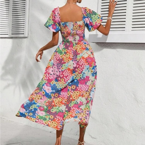 2/$20 🛍️ SHEIN floral midi with puff sleeves - Picture 2 of 2